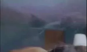 من به سد عکس های متحرک سکسی رفتم و در استخر شاشیدم.