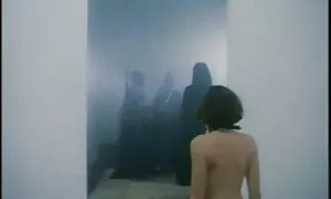 سازمان دیده بان با یک دختر سگسی متحرک در لباس