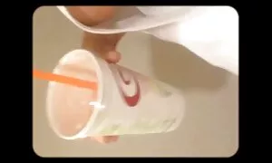 من روی شهوتی متحرک صورتم نشستم و کلاه خود را لیس زدم.