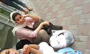 زن تصاویرمتحرکسکسی و شوهر جوان به اتاق نگاه کنید