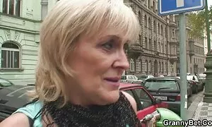 دانش آموزان یک همسایه به یک گروه از سکسکده متحرک سه دعوت.