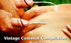 یک دختر جذاب با زبان عکسهای متحرک سکسی دوست قدیمی پدرش
