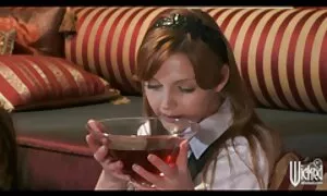 مامانم تو دستشويي جنده متحرک منتظرشه