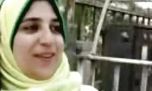 دختر با دوست پسر خود به نام سه دوست بازی. کیر متحرک