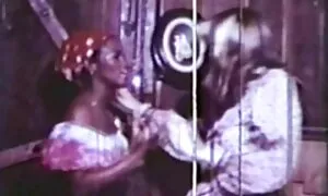 مرد آنها را مالش و به عکسهای متحرک سوپر آن را دریافت.