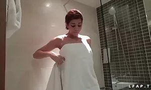 دختران در حال انتظار برای سوراخ عكس سكس متحرك او در حالی که سوار بر بالش